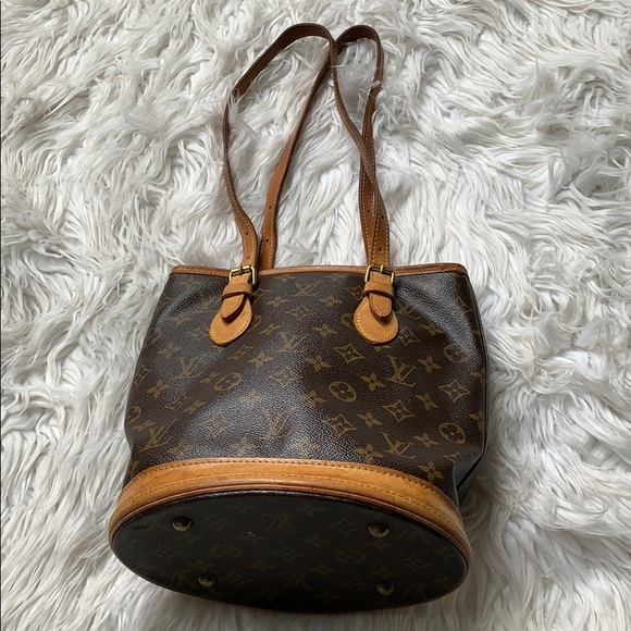 Louis Vuitton Handbags - Louis Vuitton bucket bag